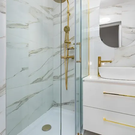 Beautiful One Bedroom Zamkowa By Renters 格但斯克